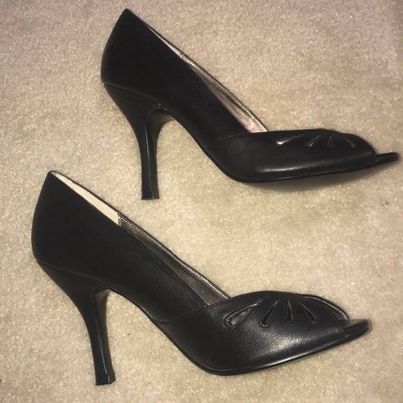 Steve Madden "Like New" Peep Toe Heel - Picture 7 of 8